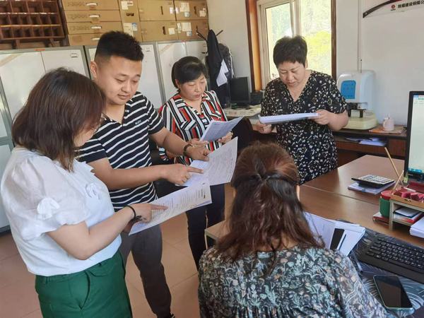 陕煤建设铜煤公司组织开展“依法兴企、你我共行”主题宣传活动