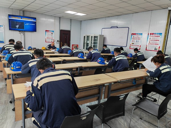 陕煤建设洗选煤运营公司红柳林洗煤厂项目部：畅通机电“毛细血管，护好安全“大心脏”