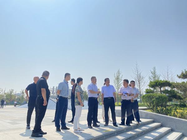 空港新城管委会领导调研组莅临空港城市中心公园指导工作