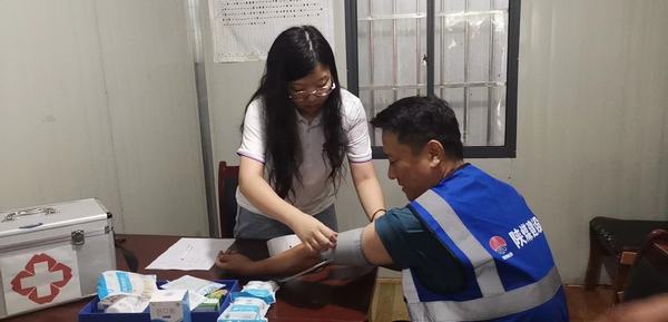 陕煤建设韩城分公司土建四项目部：爱心小药箱暖到人心里