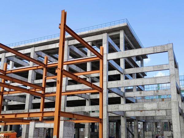 陕煤建设洗选煤运营公司第七项目部甲醇合成气压缩A土建施工工程顺利封顶