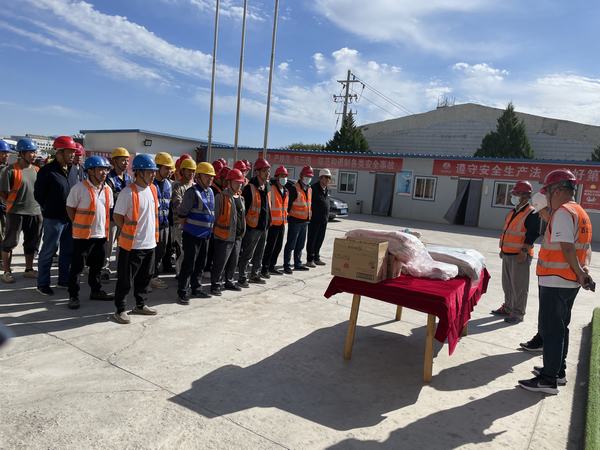 陕煤建设西北分公司：张掖润泉瑞苑项目3#、5#、8#住宅楼喜封顶