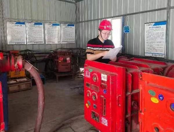 陕煤建设矿建二公司第二项目部开展提升机电运输安全管理工作