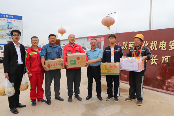 情系一线鼓干劲   月满中秋不孤单