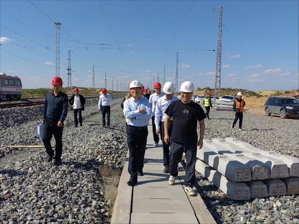 陕西铁路物流集团副总经理李博一行深入靖神铁路项目检查指导