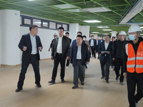 榆林城投集团党委书记、董事长、总经理郝君一行莅临北京师范大学榆林学校(幼儿园)项目检查指导工作