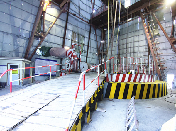 陕煤建设矿建三公司天山胜利隧道1号竖井二衬施工顺利完工