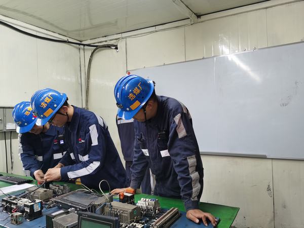 陕煤建设洗选煤运营公司红柳林洗煤厂项目部： “小举措”护好安全“大屏障”