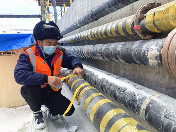 陕煤建设矿建三公司天山项目部：设备开启“温暖过冬” 模式