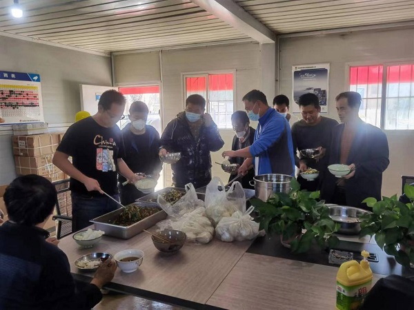 陕煤建设绿宇公司：蒲城倒班楼项目 严把质量促进度 加班加点赶工期