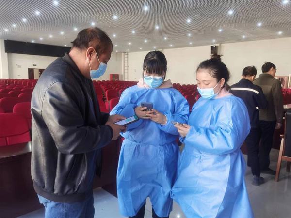 陕煤建设矿建二公司车村项目部：抗疫保产姊妹花