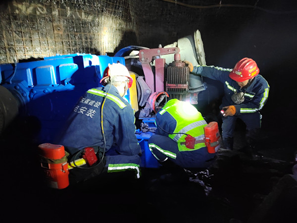 陕煤建设机电安装公司完成沙梁矿胶运联巷胶带机安装并运转