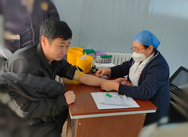 陕煤建设矿建三公司常态化健康监测为职工撑起“保护伞”