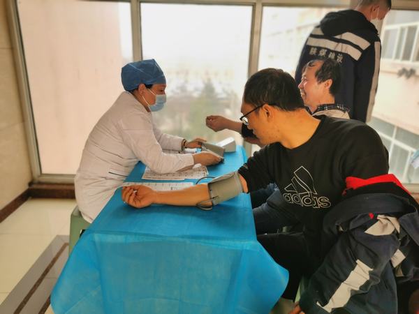 陕煤建设集团洗选煤运营公司澄合山阳运营项目部：新添举措严把职工“健康关”