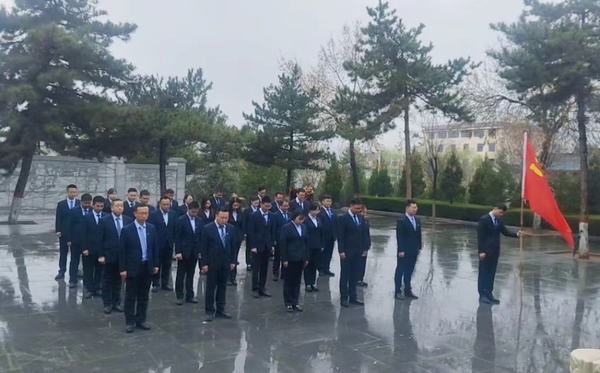 陕煤建设榆林公司：缅怀革命先烈 致敬时代英雄