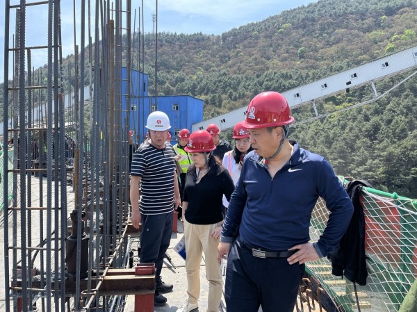 煤炭工业邯郸工程造价管理站站长丛树茂一行莅临陕煤建设咸阳分公司双龙项目部实地调研