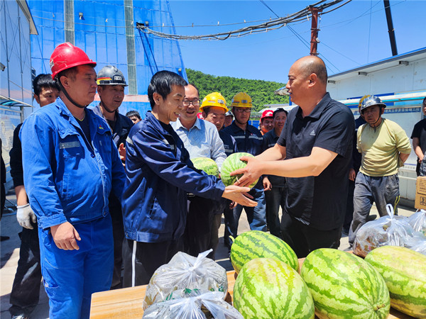 盛夏送清凉，致敬高温下坚守的陕煤建设者
