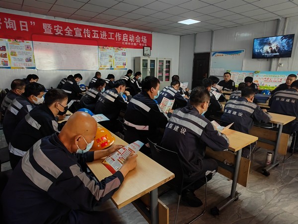 陕煤建设洗选煤运营公司红柳林洗煤厂项目部 ：开展“安全宣传咨询日”暨“五进”活动