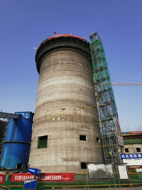 陕煤建设咸阳分公司双龙煤业储煤设施改造项目掘进仓顺利封顶