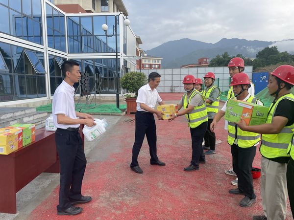 陕煤建设天工公司：抗高温战酷暑 心系健康“送清凉”