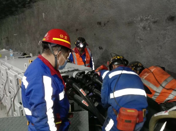 陕煤建设机电安装公司:迎“峰”而上,“暑”你最美