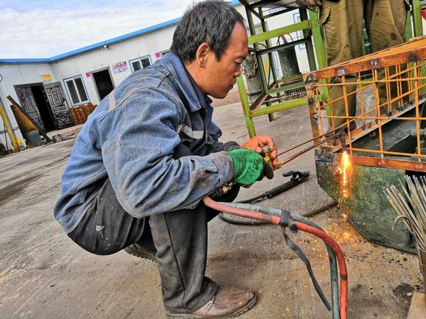 陕煤建设煤矿运营服务分公司：技能现场大讲堂助青工成才