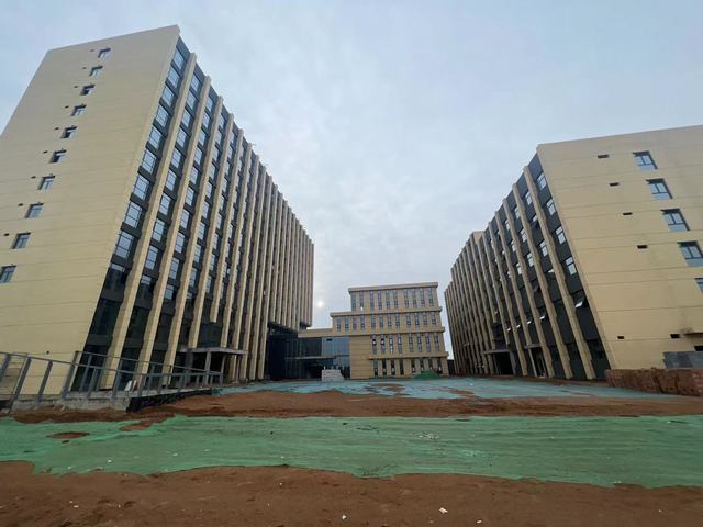 陕煤建设韩城分公司：张家峁矿业有限公司2-2煤开采配套行政福利设施项目顺利通过竣工验收