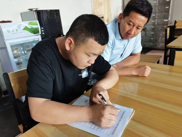 捐资助困彰显大爱   温情暖心聚力前行