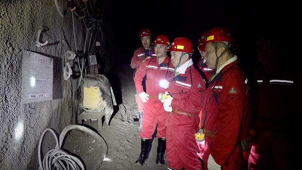 国家矿山安全监察局陕西局监察执法四处处长何加省莅临陕煤建设矿建二公司第二项目部检查指导工作