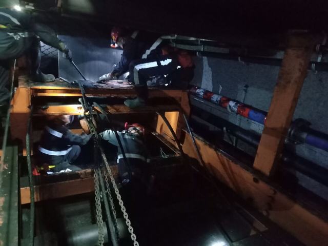 陕煤建设韩城分公司张家峁项目部高效完成2203胶运顺槽胶带机回撤工程