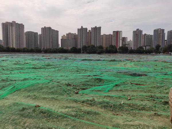 陕煤建设新城公司华清东路以南区域改造项目清表及垃圾清运工程二标段及五标段工程顺利通过竣工验收