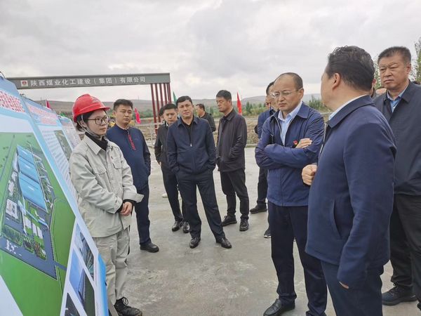 伊宁市委副书记何立荣一行莅临陕煤建设天工公司承建的伊宁市煤炭储运中心基地建设项目检查指导工作