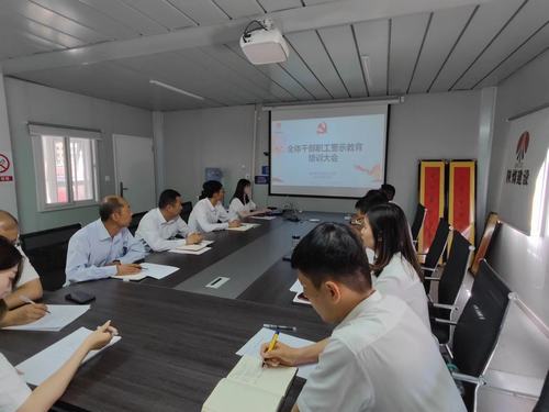 抓牢抓实党风廉政建设 营造风清气正政治生态