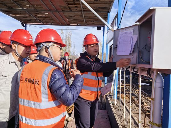 陕煤建设天工公司新疆第一项目部开展“小问题、大隐患、堵漏洞、保安全”活动