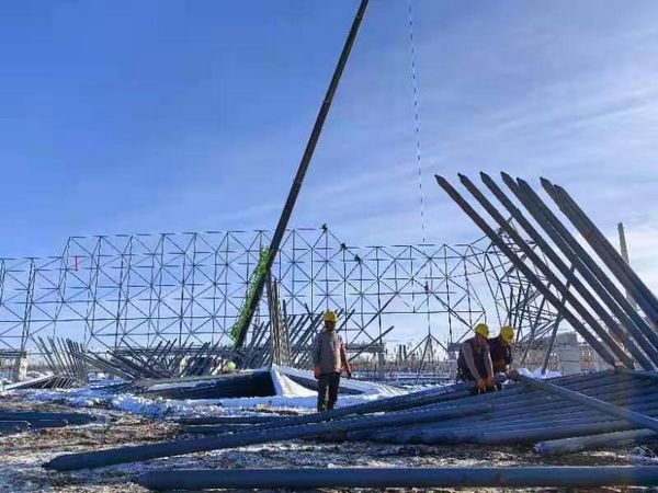 陕煤建设天工公司新疆第一项目部部：冬季施工夯基础 争分夺秒涨热情