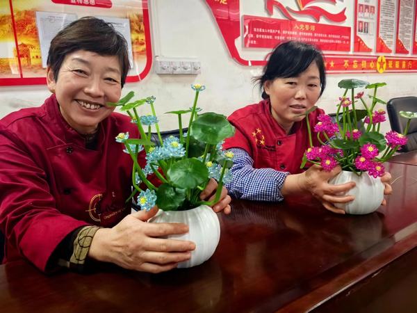 陕煤建设洗选煤运营公司柠条塔运营项目部开展 “巧手传廉情，欢喜迎元旦”主题手工活动