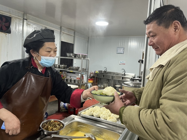 陕煤建设矿建三公司深夜食堂营造家的味道