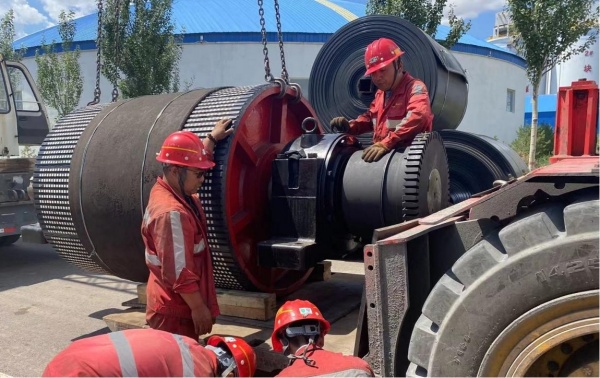 陕煤建设机电安装公司曹家滩项目部主运顺槽带式输送机顺利试运转