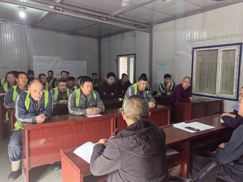 陕煤建设煤矿运营服务分公司：开展学习新《煤矿安全生产条例》筑牢安全基石