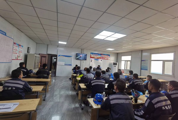 陕煤建设洗选煤运营公司红柳林洗煤厂项目部： 打响“安全月”第一炮