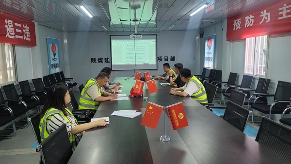 陕煤建设铜煤公司第一项目部：“拍一拍”施工现场查隐患 齐心协力保安全