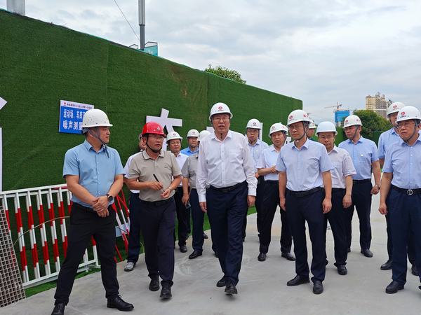 陕煤集团党委副书记、思创高管院执行院长张海泉一行莅临陕煤建设天工公司汉阴县实验中学二期项目指导调研