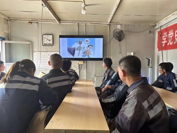 陕煤建设洗选煤运营公司红柳林洗煤厂项目部： 拉起禁毒“警戒线”   畅通生命“安全道”