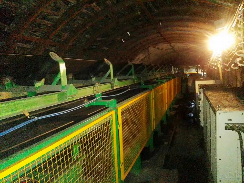 陕煤建设渭南分公司承建的西卓煤矿1511工作面带式输送机安装工程提前72小时完工获赞誉