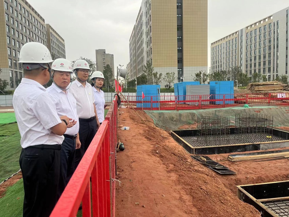 赵敬凯在内蒙古项目调研