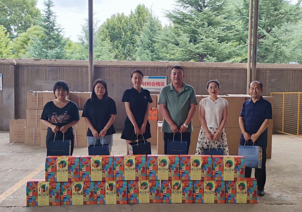 浓浓月饼香 深深中秋情