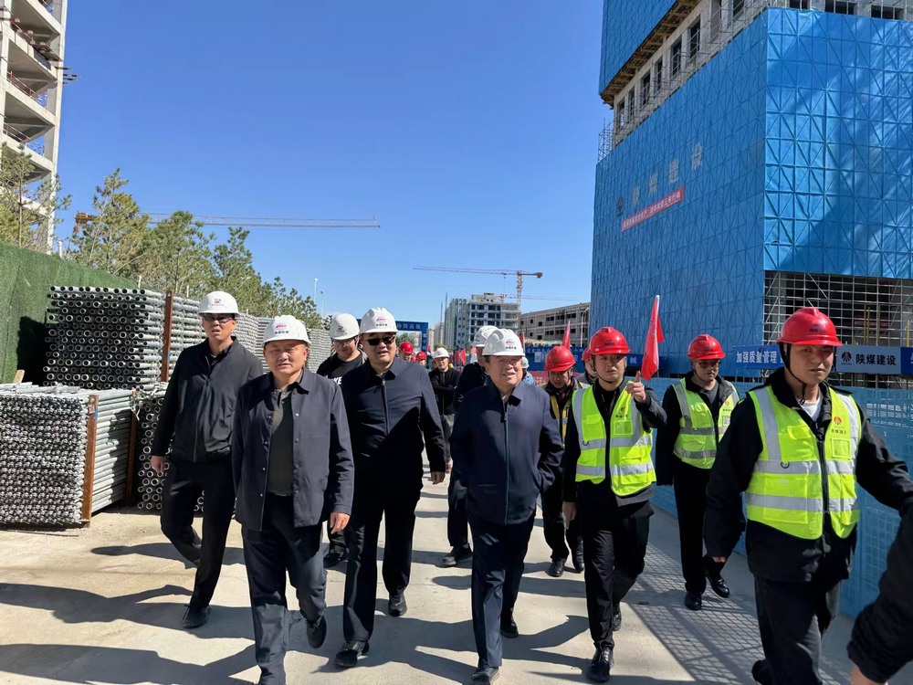 鄂尔多斯市泰宝投资有限公司董事长董建荣深入陕煤建设铜煤公司第七项目部检查指导工作
