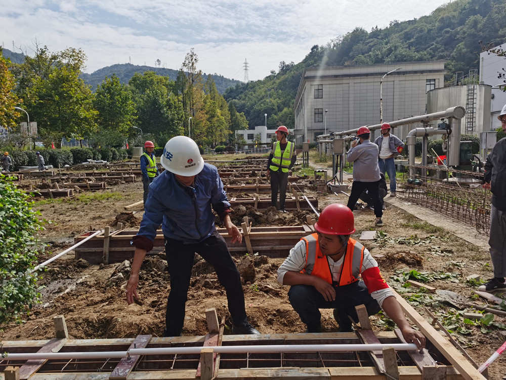 加班加点赶工期 不辞辛劳抓进度