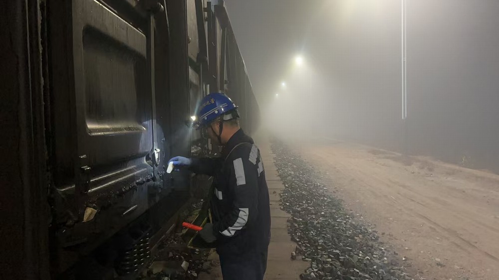 陕煤建设洗选煤运营公司榆阳运营项目部:大雾中的安全卫士