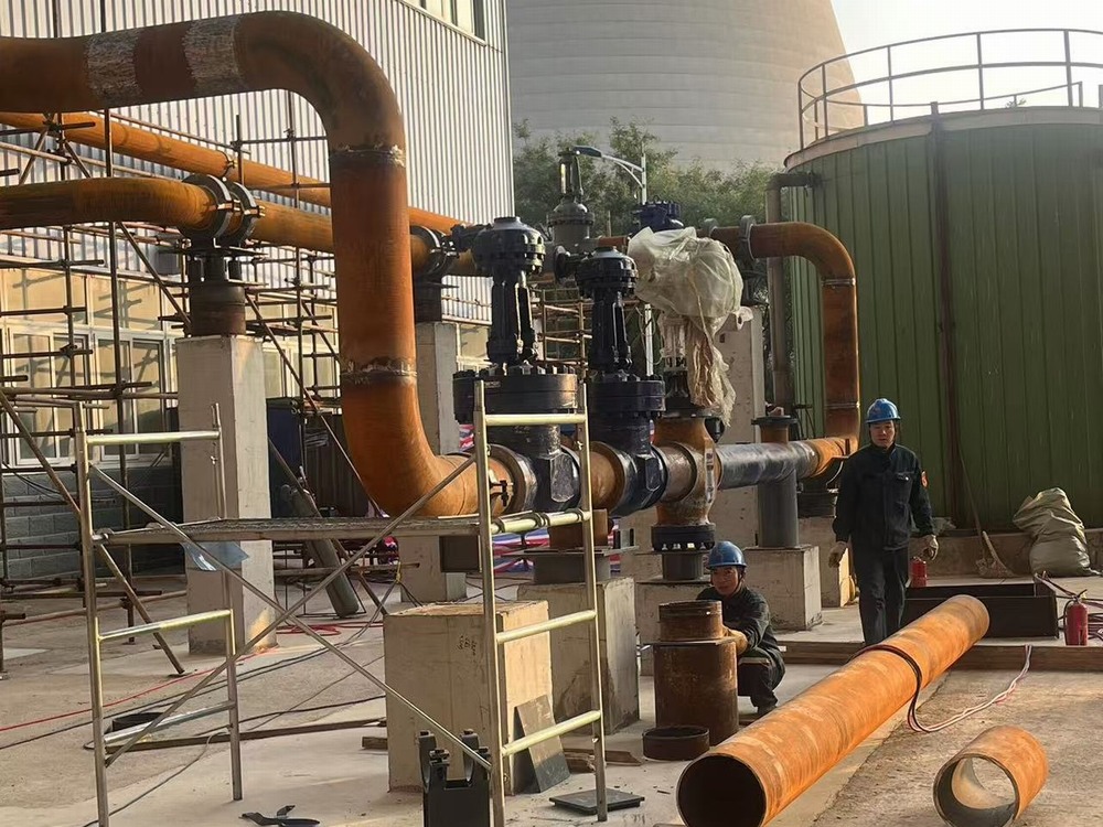 陕煤建设机电安装公司供汽改造项目蒸汽管道顺利贯通